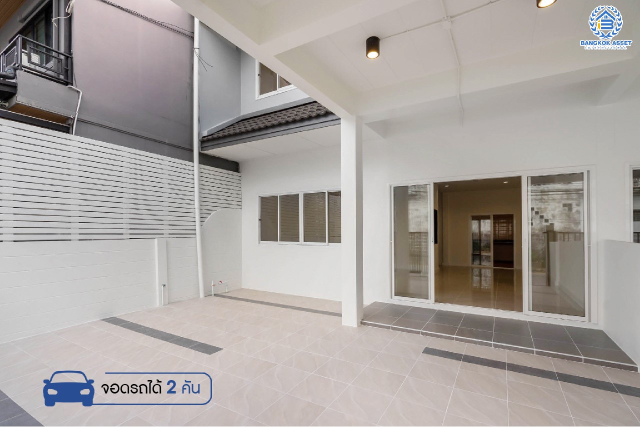 บ้านมือสองตกแต่งใหม่ บนทำเลที่ดีที่สุด! หน้าโครงการติด MRT "สถานีไทรม้า" ม.ซื่อตรง พระนั่งเกล้า-ท่าอิฐ ทาวน์เฮ้าส์หลังใหญ่ เนื้อที่ 26 ตร.ว. ฟังก์ชั่นจัดเต็ม 3 ห้องนอน 2 ห้องน้ำ 2 ที่จอดรถ ทำเลใกล้ เซ็นทรัลรัตนาธิเบศร์ และทางด่วน "งามวงศ์วาน"...